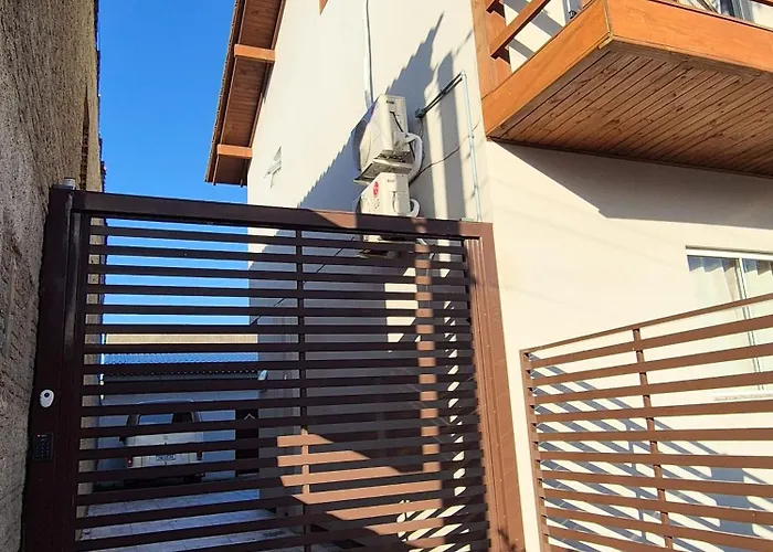 Casa No Segundo Andar Na Praia Da Cal Com Ar E Sacada